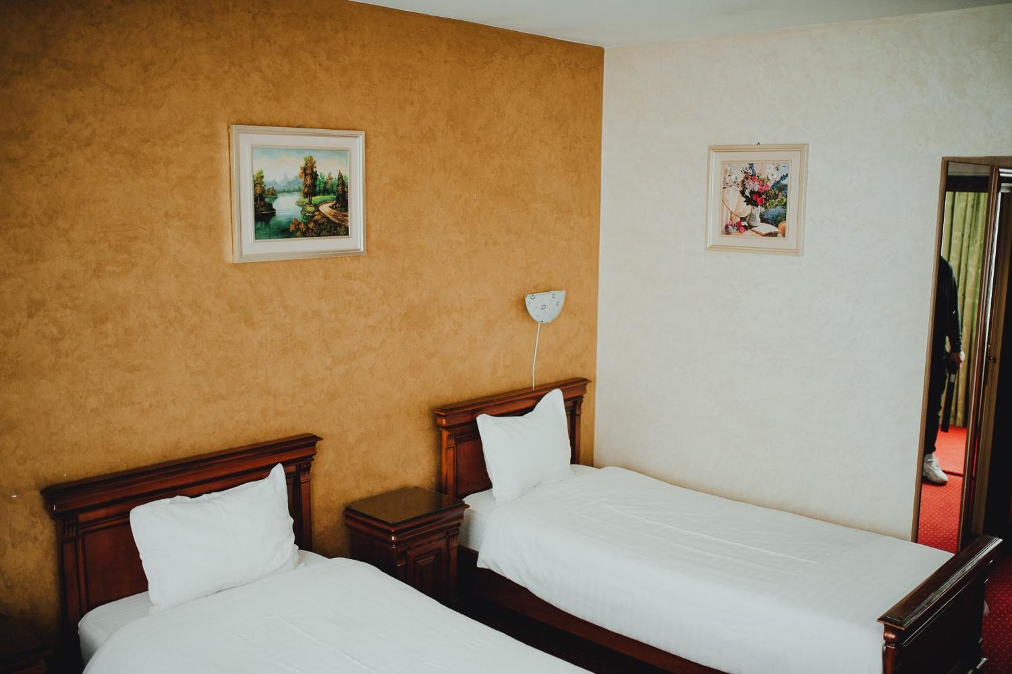 Hotel Bavaria Craiova Kültér fotó