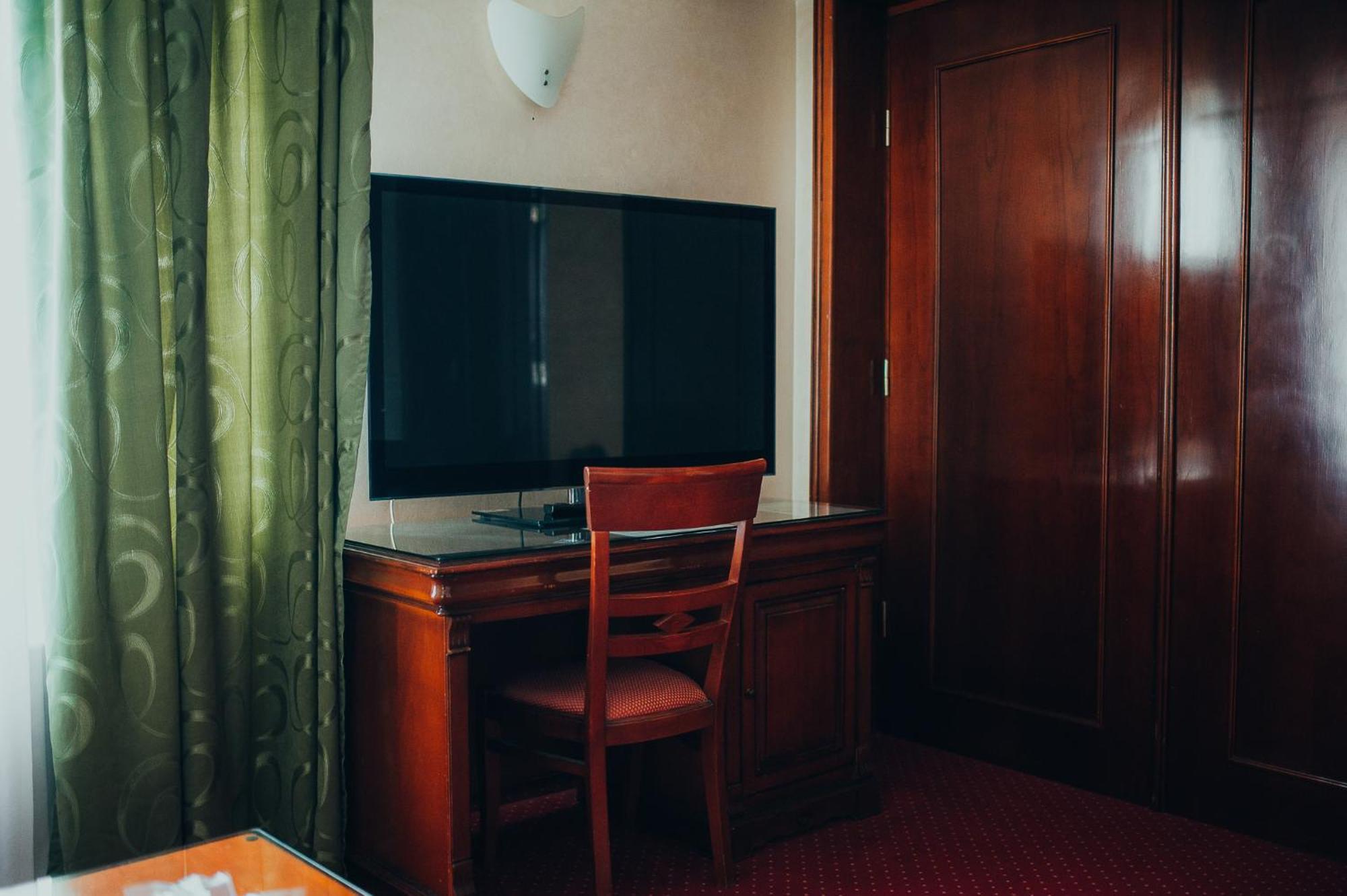 Hotel Bavaria Craiova Kültér fotó